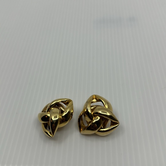 Vintage Givenchy twist goldtone clip earrings - Picture 12 of 12